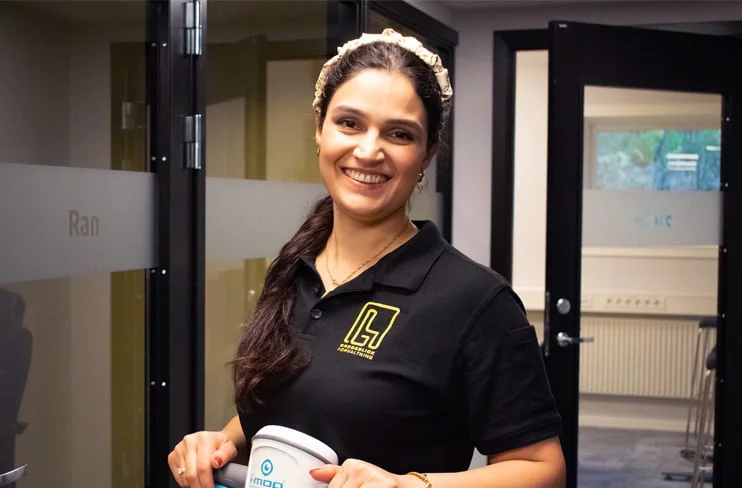 Avin jobbar med lokalvård på Bredablicks avdelning för teknisk förvaltning i göteborg