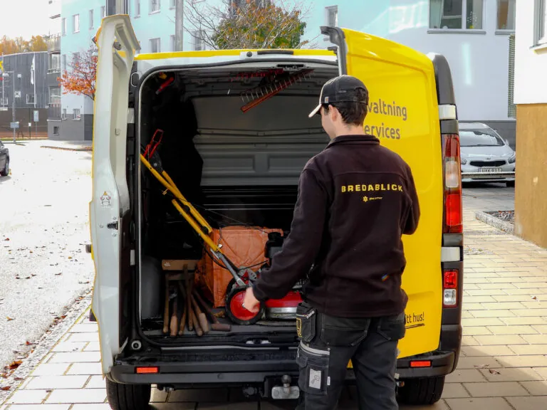 Fastighetsskötare från Bredablick Teknisk förvaltning i Upspala