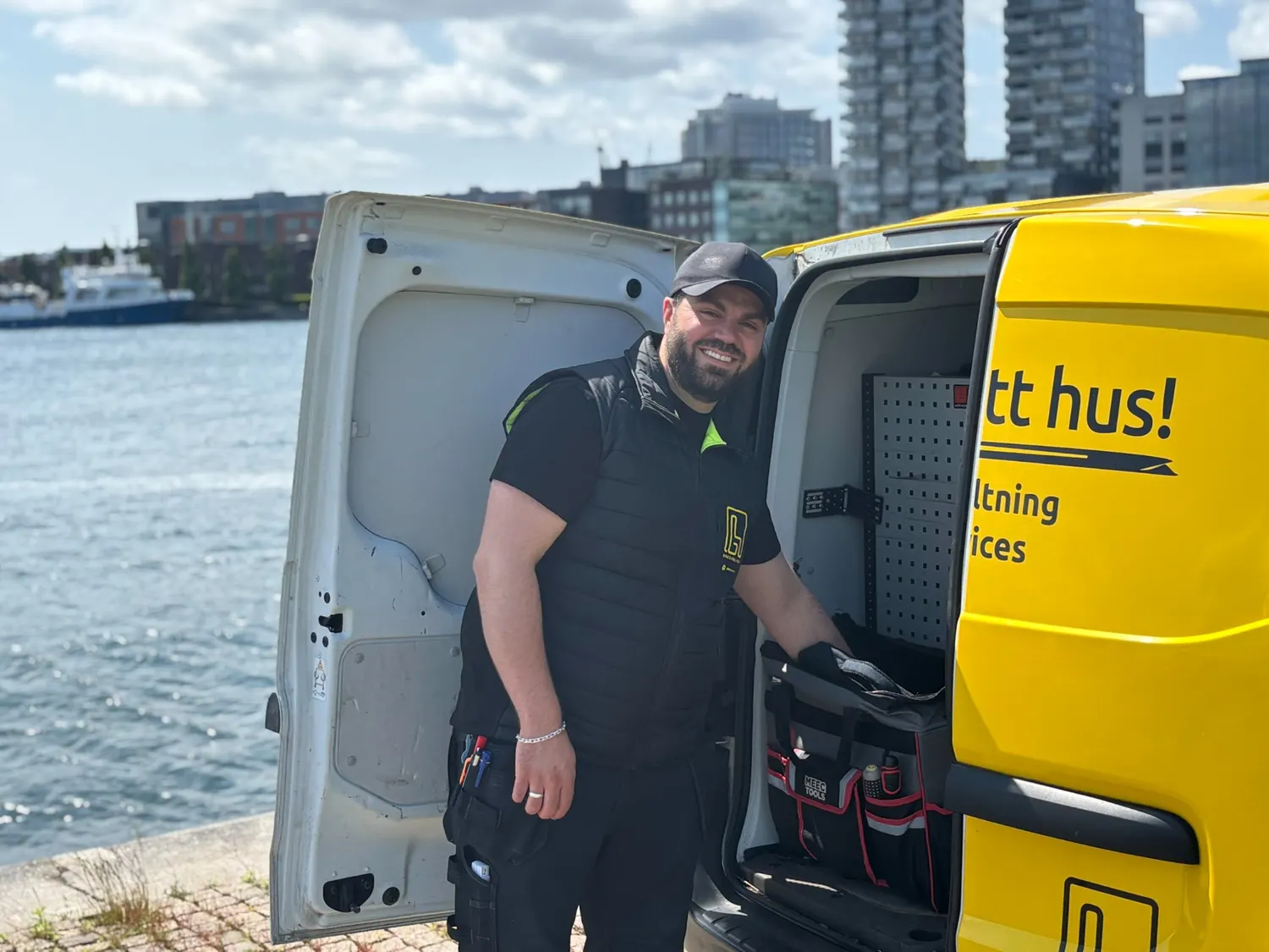 Fastighetsskötare Valle jobbar med teknisk förvaltning i malmö